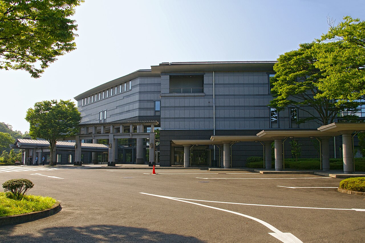 仙台国際センターの外観(車寄せ側)