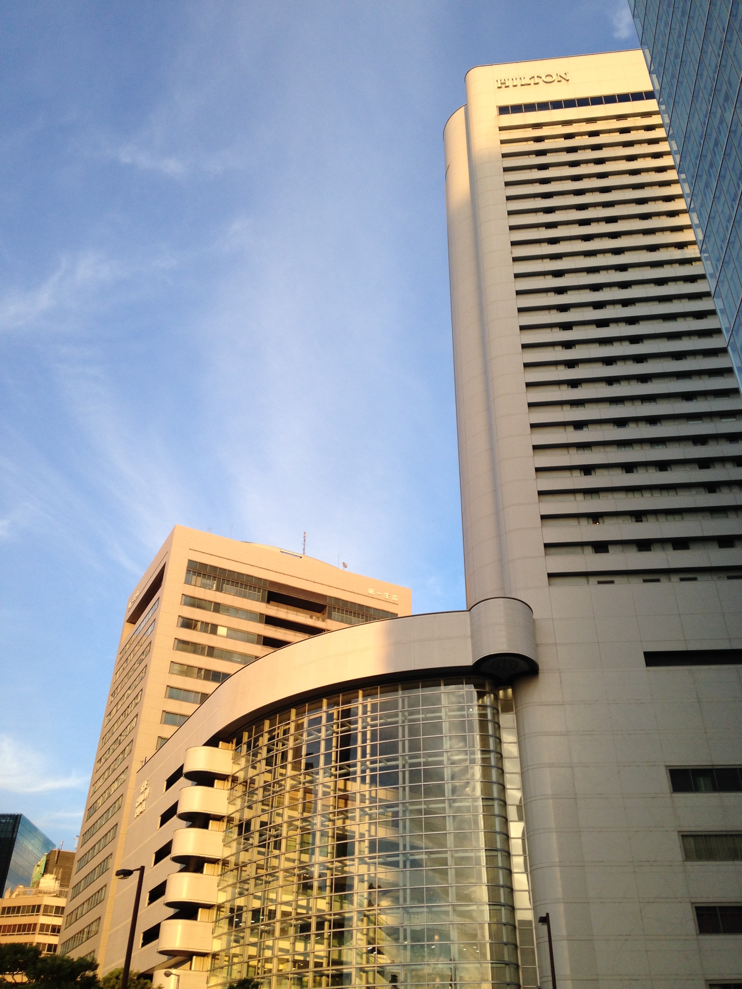 夕景のヒルトン大阪と大阪第一生命ビル