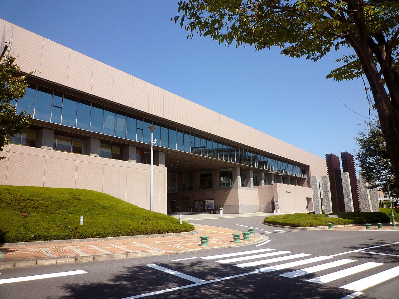 三重県総合文化センターの外観（1）