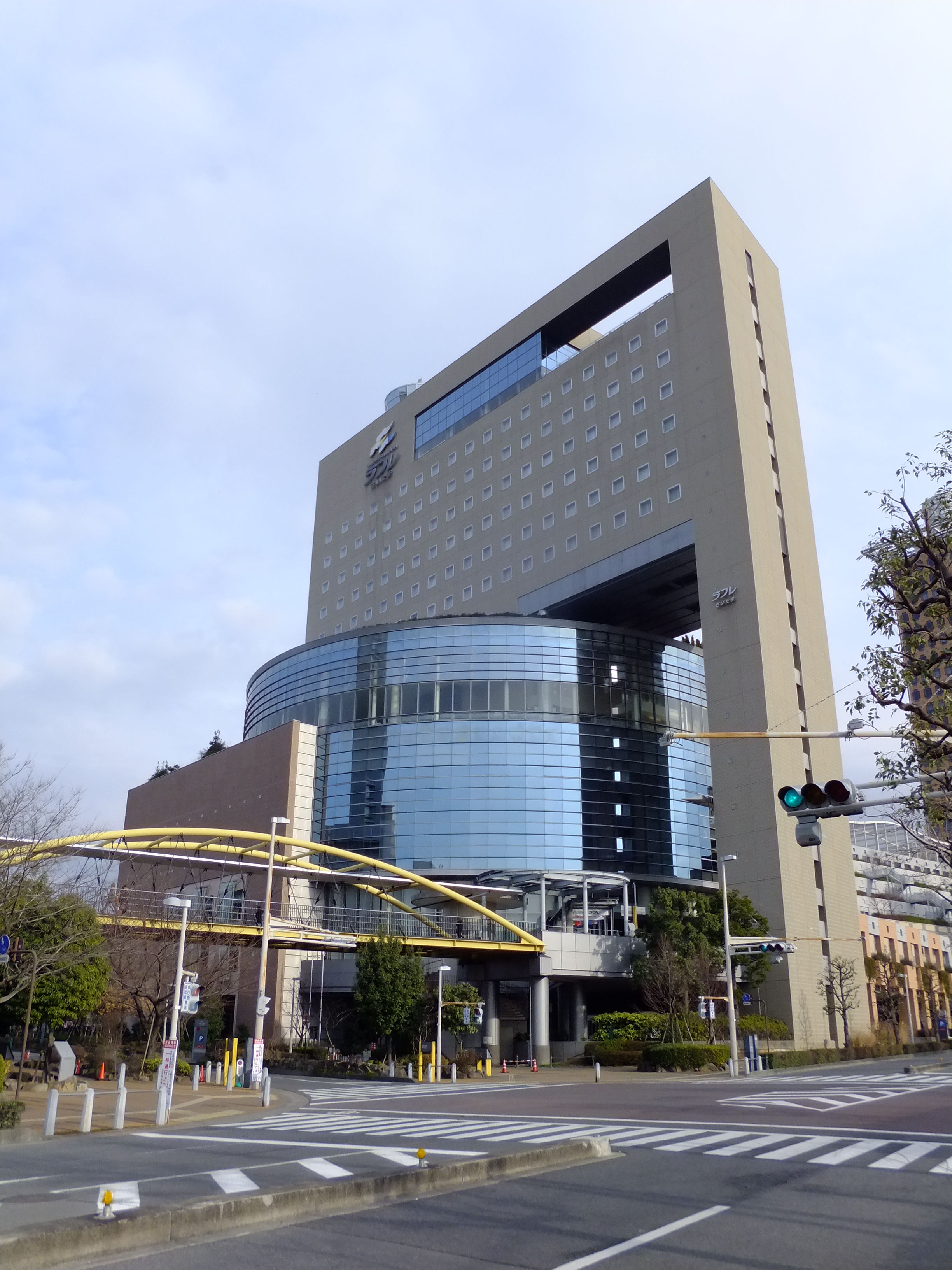 正面道路から見たTHE MARK GRAND HOTEL外観