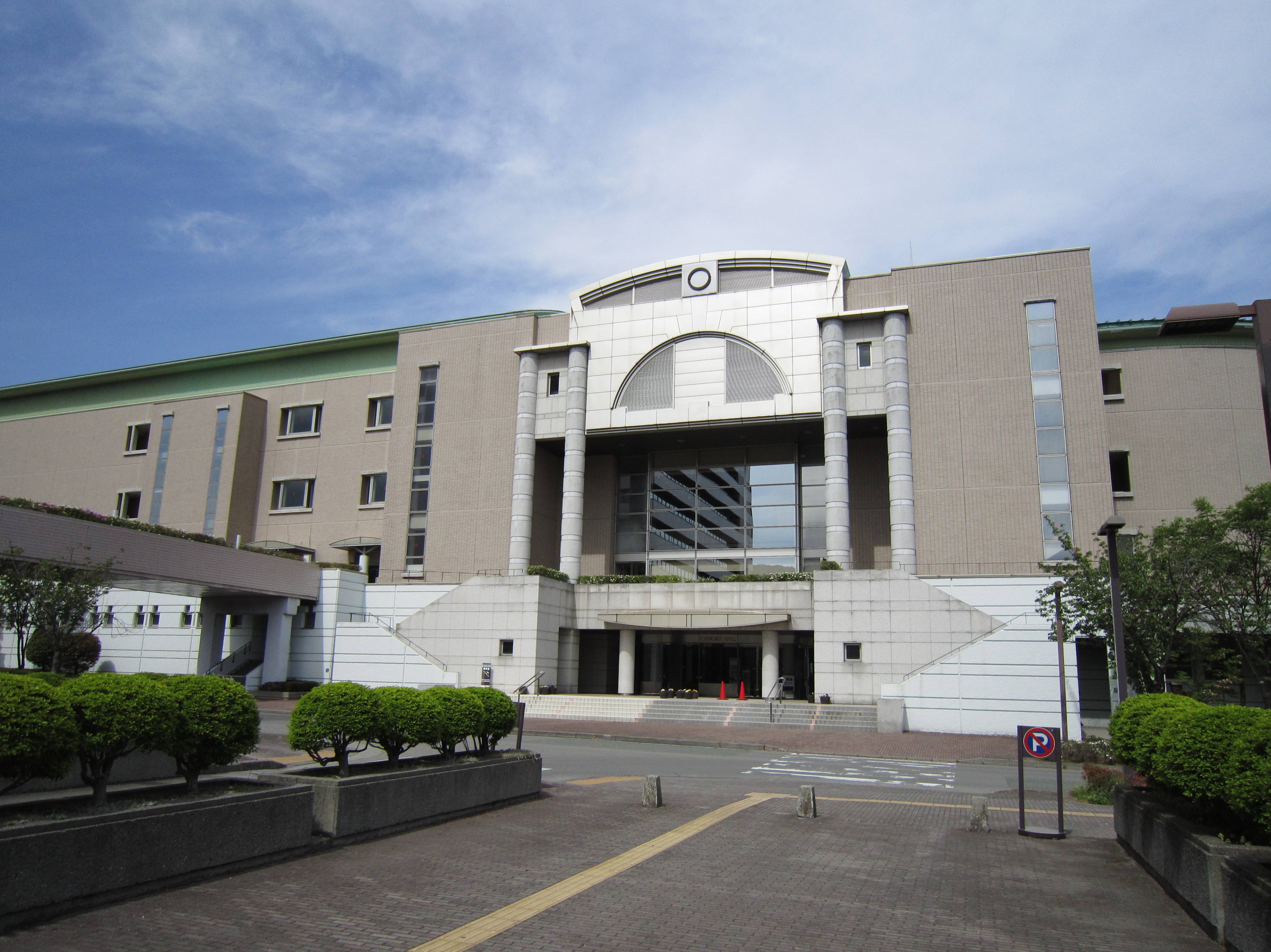 カノラホール(岡谷市文化会館)の正面外観