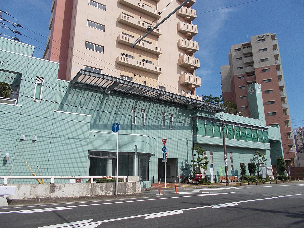 博多南地域交流センターさざんぴあ博多と博多南図書館の外観