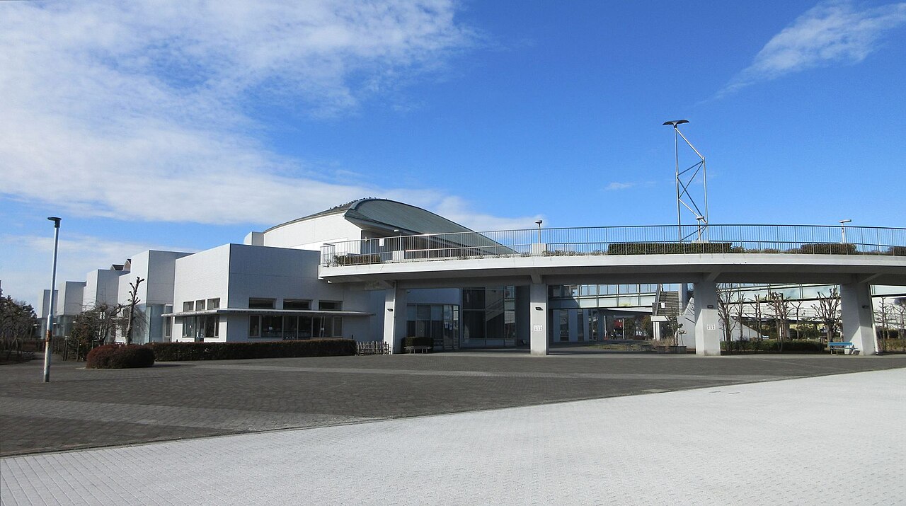 吉川市民交流センターおあしすの図書館棟外観
