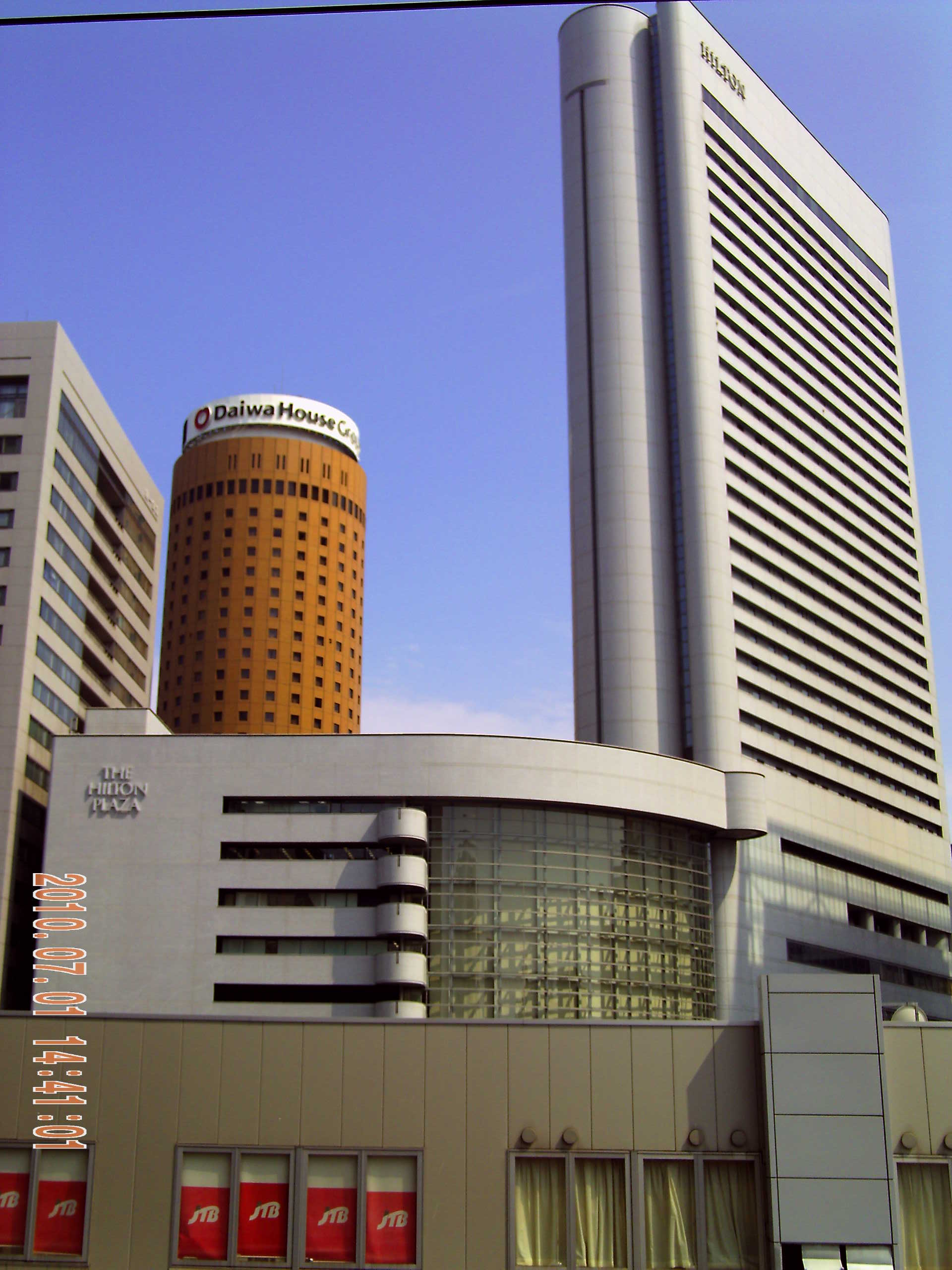 ヒルトンプラザを含むヒルトン大阪の外観