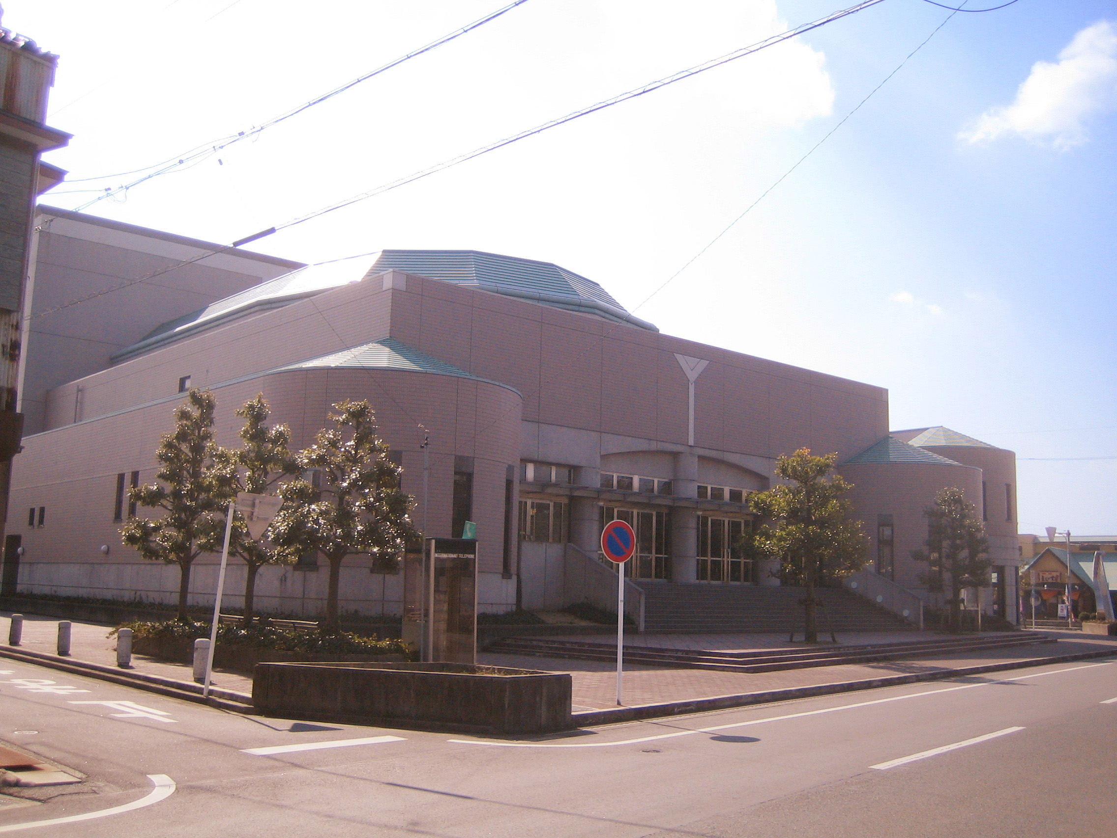 豊川市小坂井文化会館(フロイデンホール)の外観