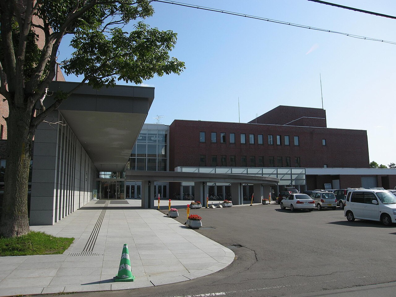 岩見沢市民会館・文化センターまなみーるの正面入口
