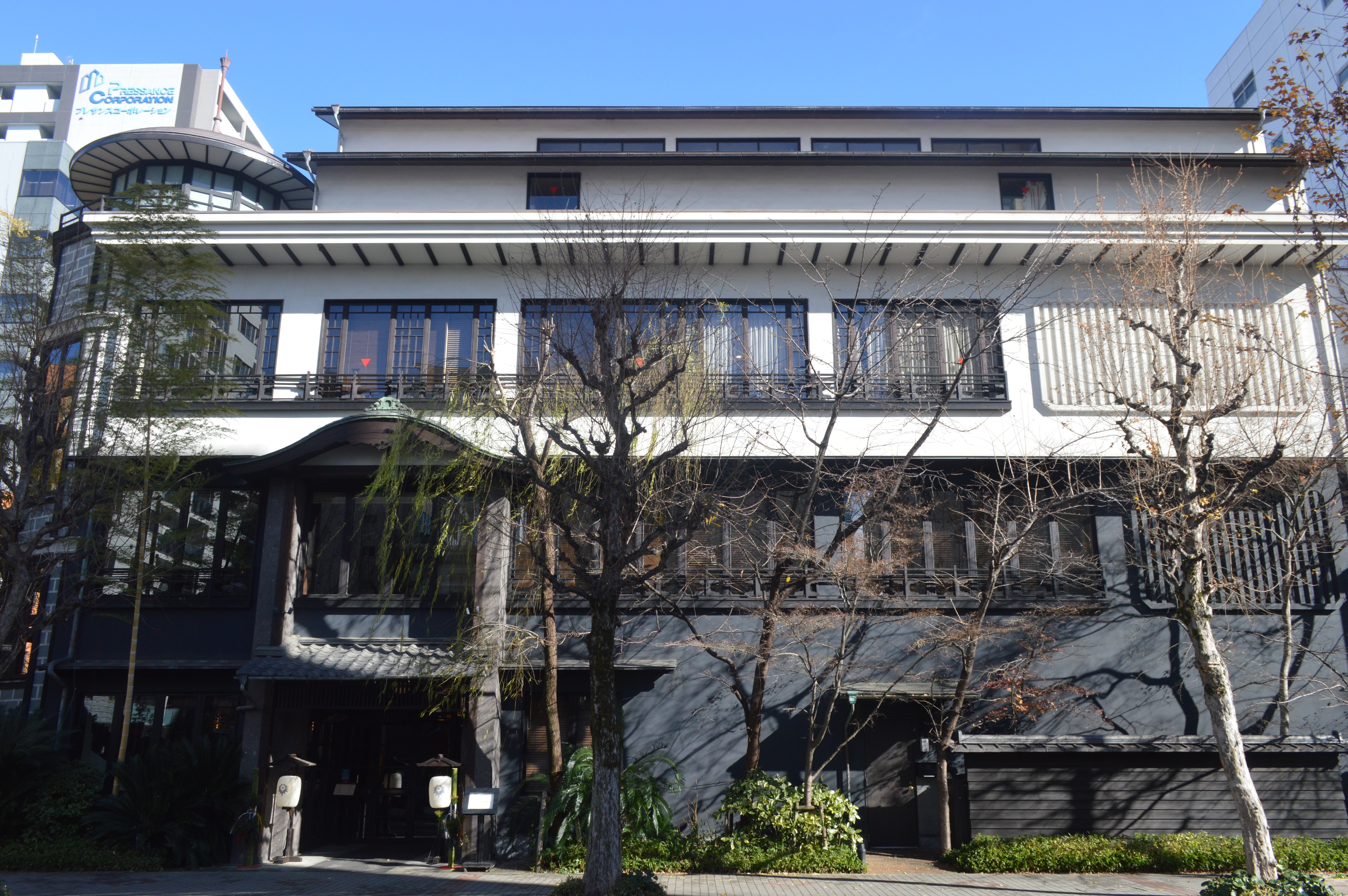 正面から見たTHE KAWABUN NAGOYAの外観