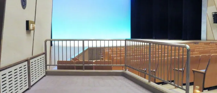 加古川市民会館 大ホール客席・舞台脇