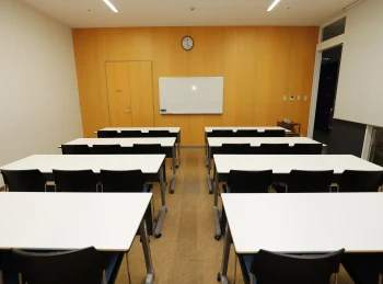 岩倉市生涯学習センター 会議室2