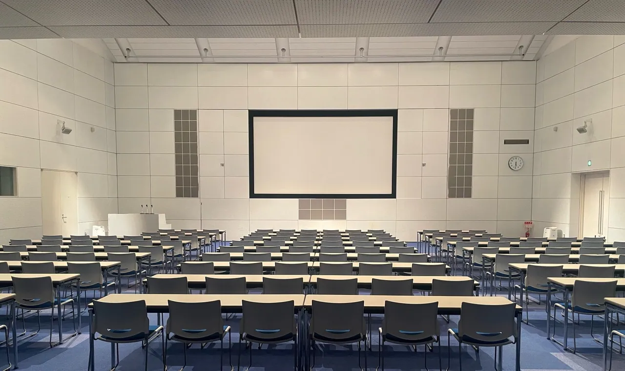 岐阜県科学技術振興センター プラザホール（前方から）