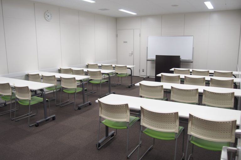 神戸市青少年会館 会議室