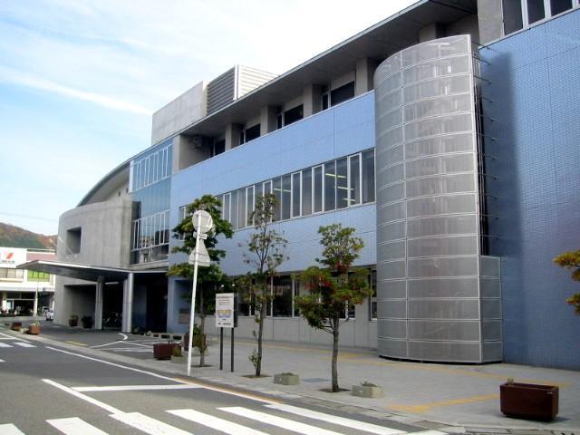 海南市海南保健福祉センターの建物外観。