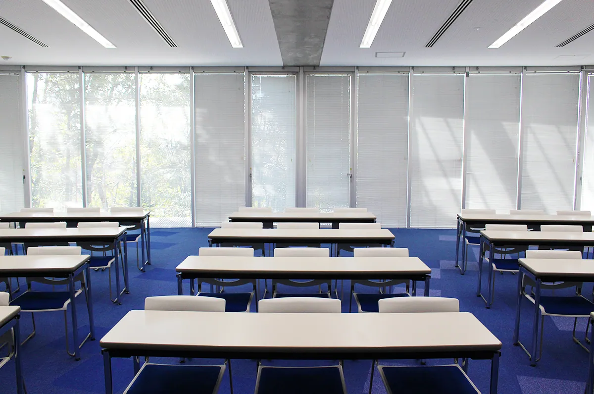 岐阜県科学技術振興センター 第2会議室（窓側から）