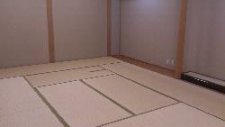 和室（菊）。畳敷きの室内が見える。