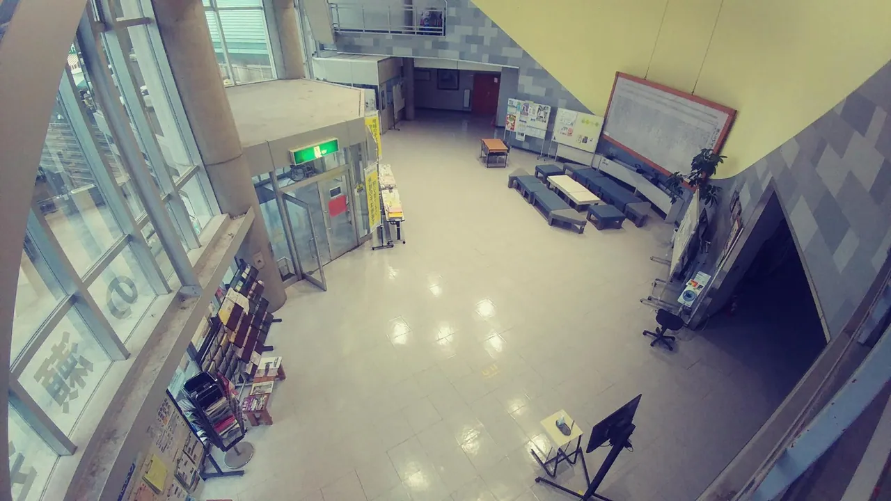 瀬戸谷地区交流センター（藤の瀬会館） エントランスホール