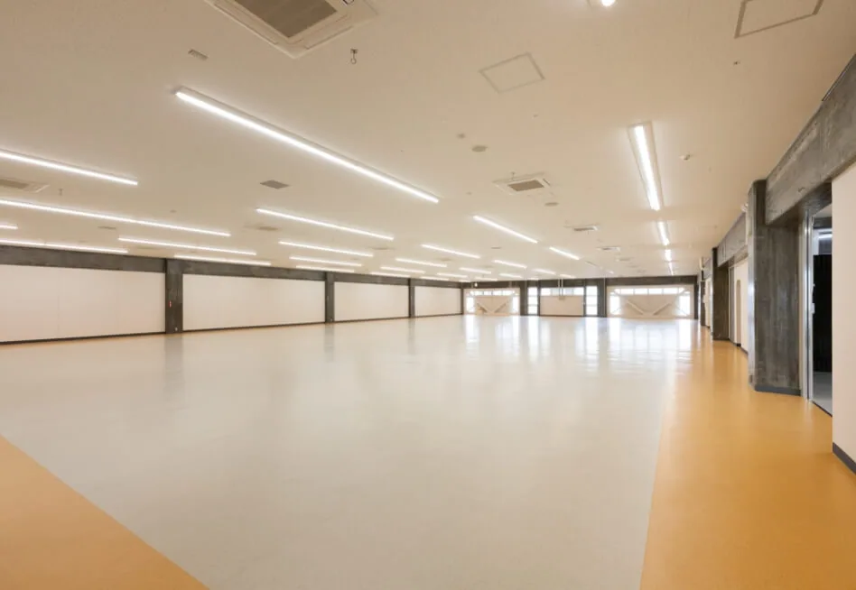 浜松市総合産業展示館 第3展示場の内観