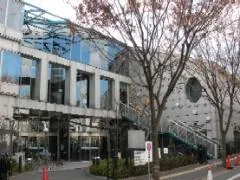 関区民ホールの外観