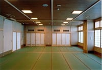 和室。畳敷きの室内。