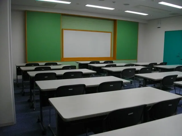 とよなか男女共同参画推進センター（すてっぷ） セミナー室2A・2Bをつなげた室内