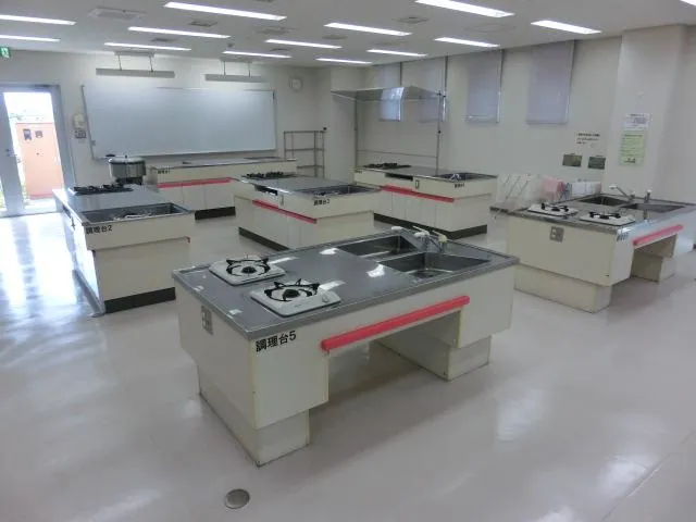 男女共同参画推進センター（VIVAぎょうだ） 調理室（調理台側）
