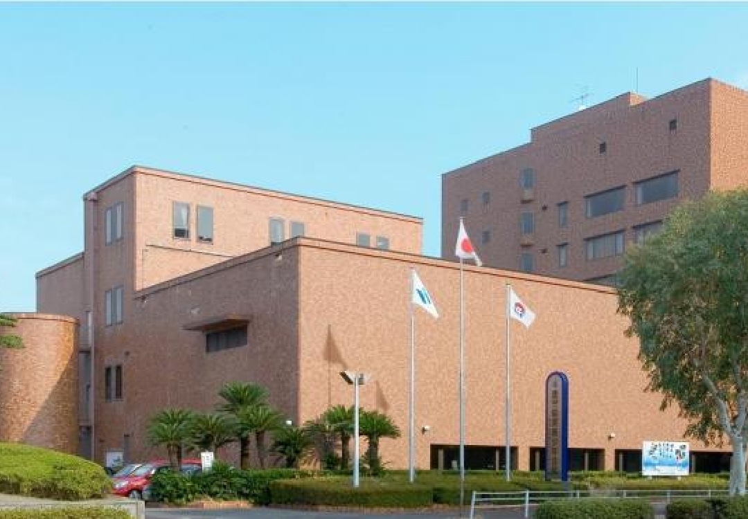 鹿児島県青少年会館の建物外観。公式サイト掲載画像から文字を含まない施設部分を切り出した写真。