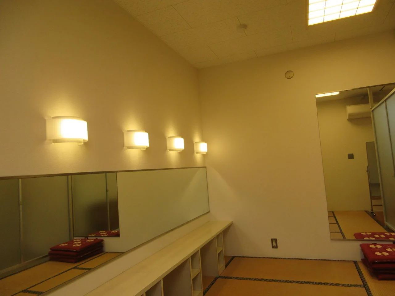 庄和地区公民館・庄和コミュニティセンター 楽屋(1)