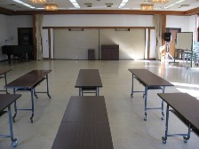 大集会室A・B。会議や集会で使える広い室内。