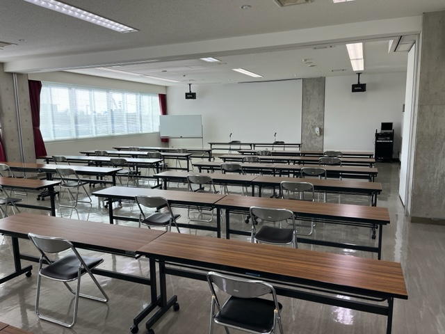 本館の中ホール。