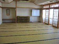 和室。畳敷きの室内。