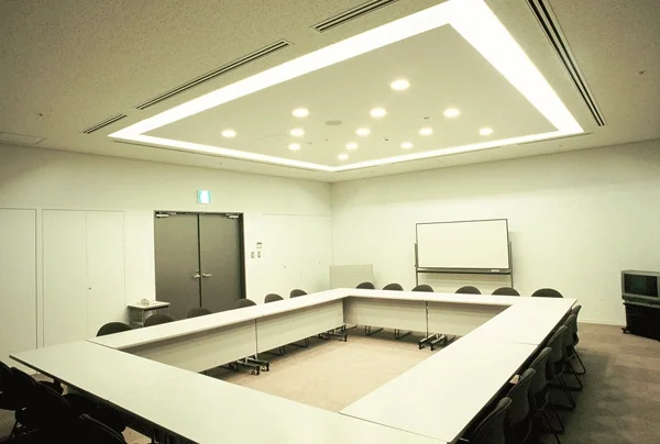 伊丹市立文化会館（東リ いたみホール） 会議室2