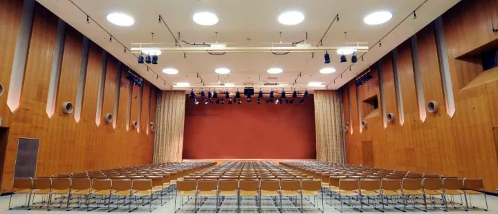 加古川市民会館 小ホール正面の舞台と客席