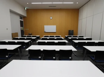 岩倉市生涯学習センター 研修室1