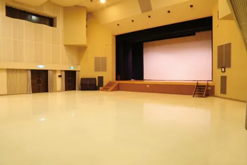 一色地域文化広場 ふれあいホール（平土間利用時）