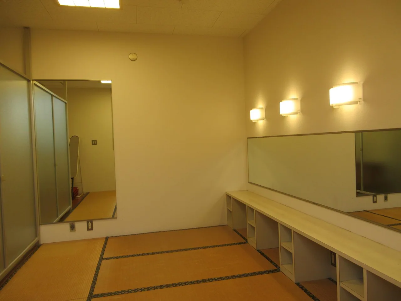 庄和地区公民館・庄和コミュニティセンター 楽屋(2)