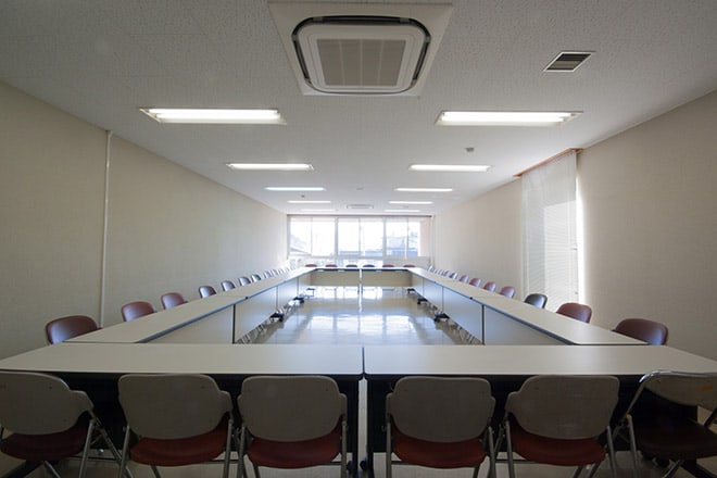 小会議室2を別の角度から見た室内。