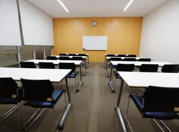 岩倉市生涯学習センター 会議室1