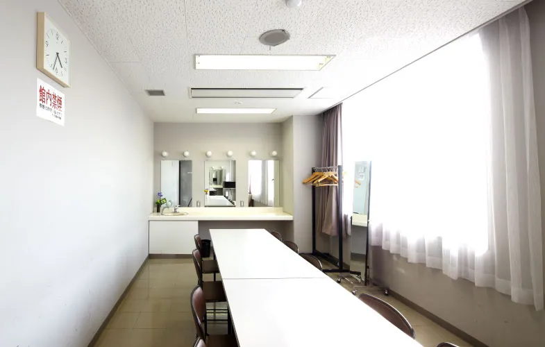 やしろ国際学習塾 楽屋1