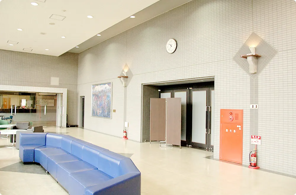 砺波市庄川生涯学習センター ホワイエ・待合スペース