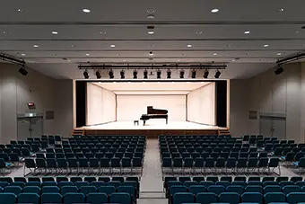 垂水区文化センター レバンテホール 客席と舞台