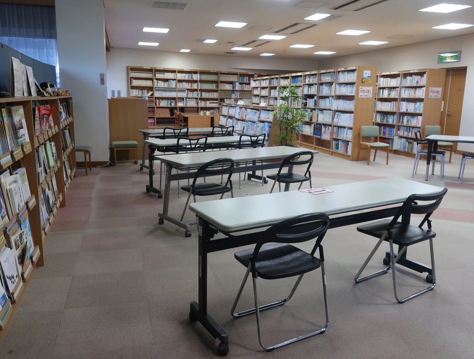 県西生涯学習センター 情報図書コーナー