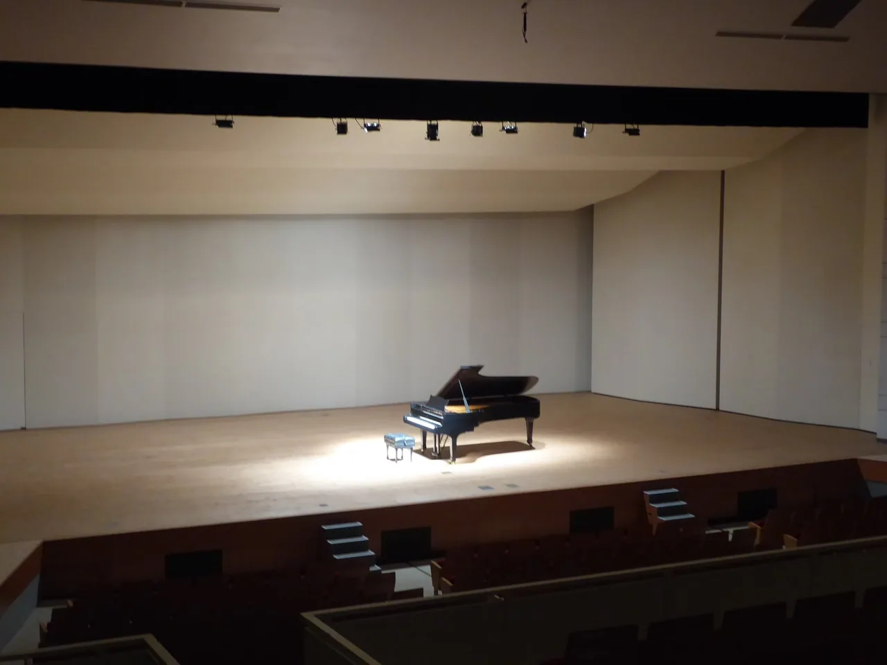 鳥取市民会館 大ホール 音響反射板