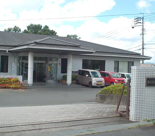津山勤労者総合福祉センター 正面玄関