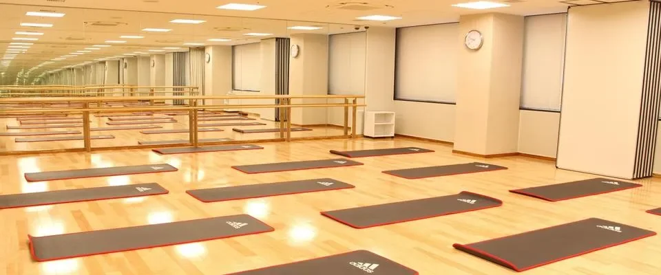 兵庫県立神戸生活創造センター スタジオ（ヨガマット設置例）