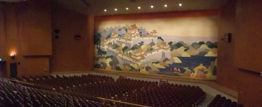 行田市産業文化会館（ベルプラス） ホール客席と壁面装飾