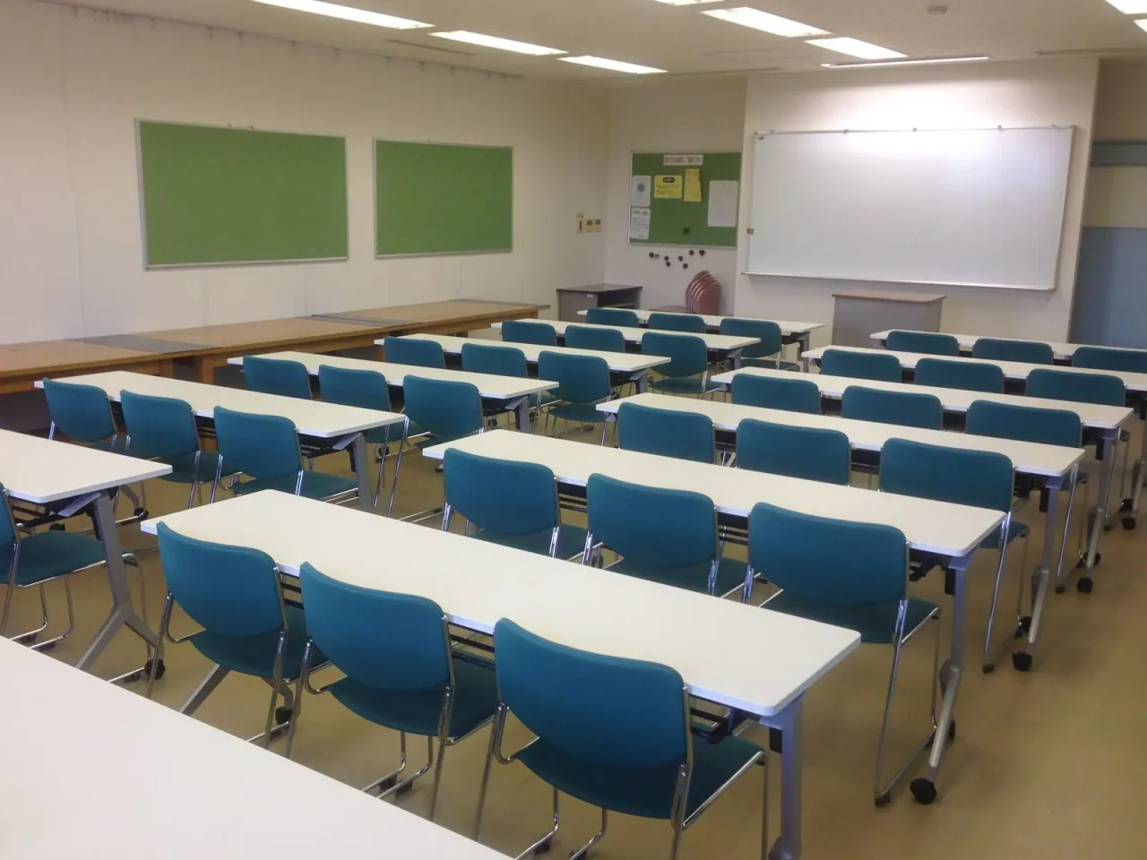 大阪国際ユースホステル・大阪府羽衣青少年センター 研修室C
