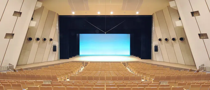 加古川市民会館 大ホール舞台とスクリーン