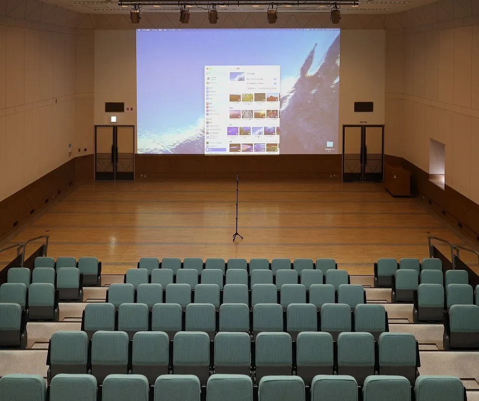 松江市市民活動センター プロジェクター使用時の交流ホール