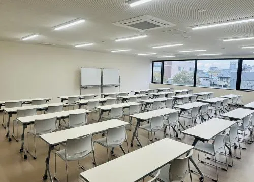 松阪市市民活動センター 机椅子の配置例