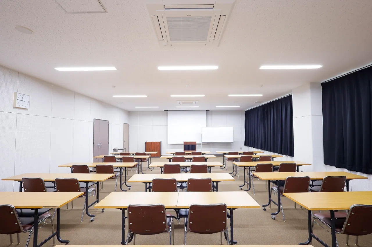 山梨県立青少年センター 山梨県立青少年センターの多目的室