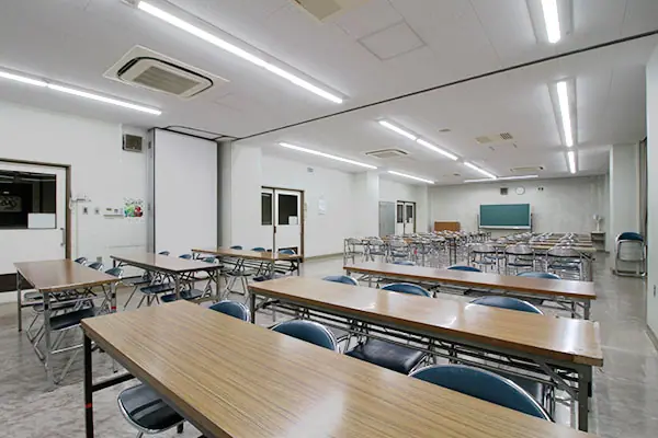 高洲コミュニティセンター 講習室2・サークル室2の間仕切りを開けた状態
